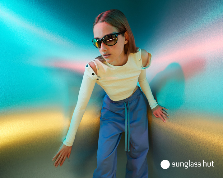 A woman with sunglasses